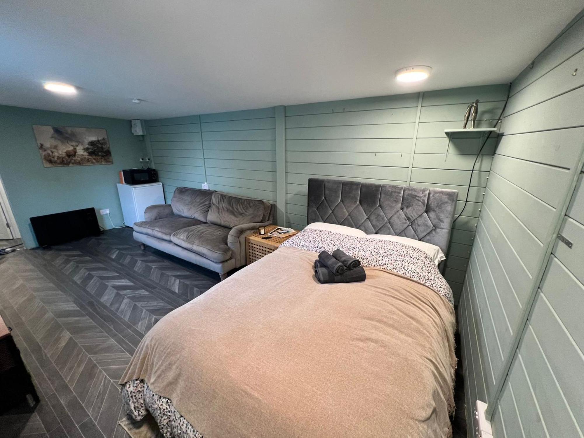 Cozy Cabin Independent Ensuite Гильдфорд Экстерьер фото